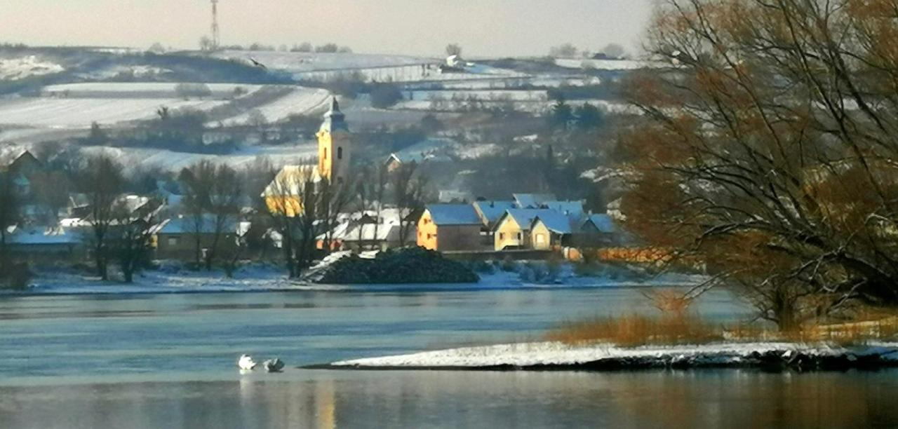 Captain'S House By The Danube River Cerevic Экстерьер фото